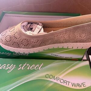 Easy Street Women's Taupe Comfort Flats
